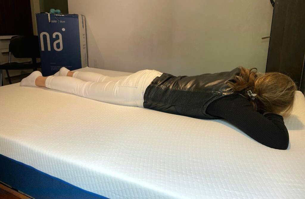 O Luuna Blue também é adequado para quem dorme de barriga para baixo.